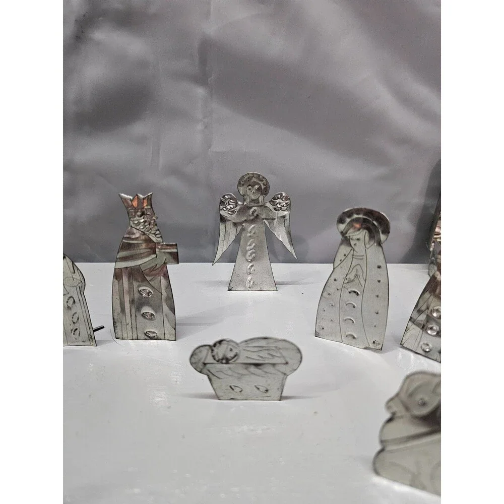 Mexican Hojalata Tin Nativity Set Folk Art 11 Piece With Storage Box
